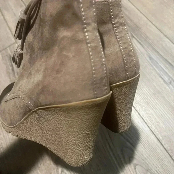 Mia size 6 brown suede booties - Picture 2 of 4